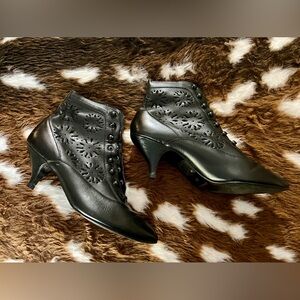 Vintage Witch Granny Lasercut Ankle Boots Booties BoHo Prairie Victorian Goth